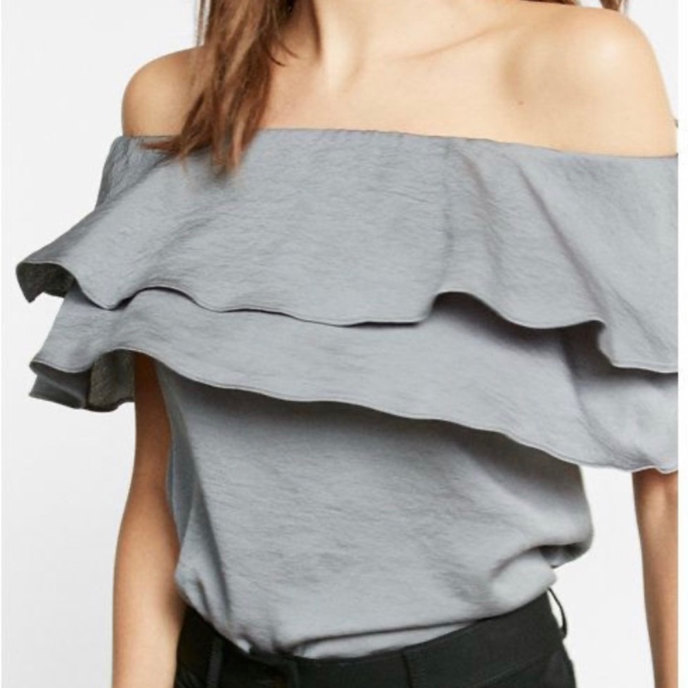 Off the shoulder express top with ruffels